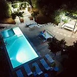 Hills Boutique Villa-ac In Every וילה